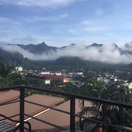 Blue Mountain Phangnga Resort מראה חיצוני תמונה