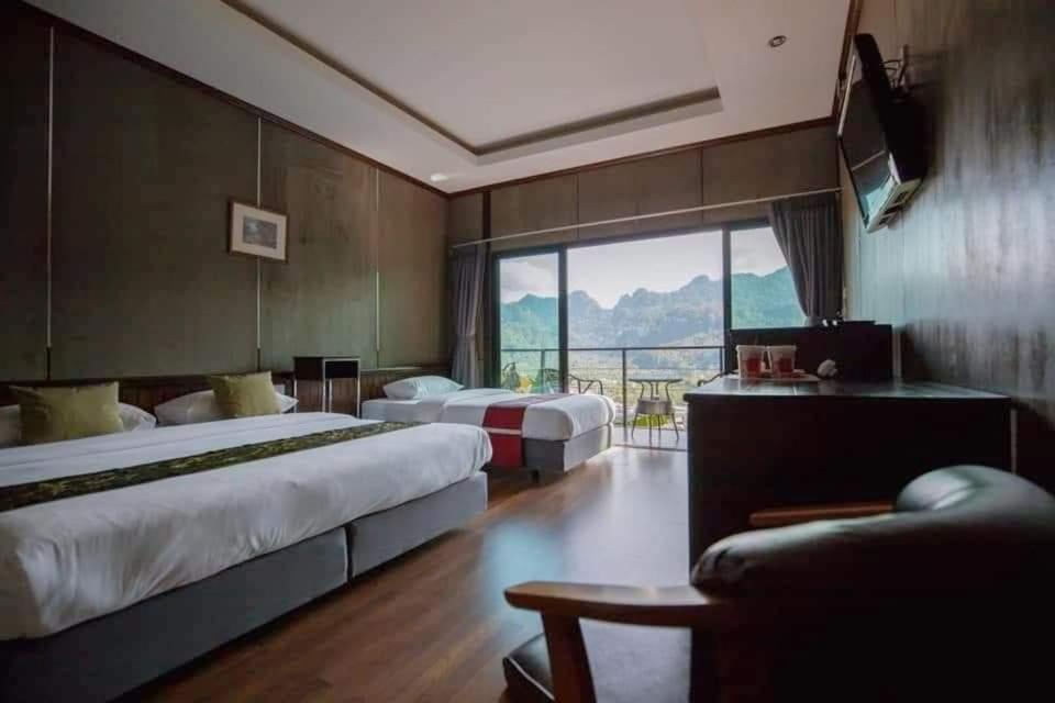 Blue Mountain Phangnga Resort מראה חיצוני תמונה