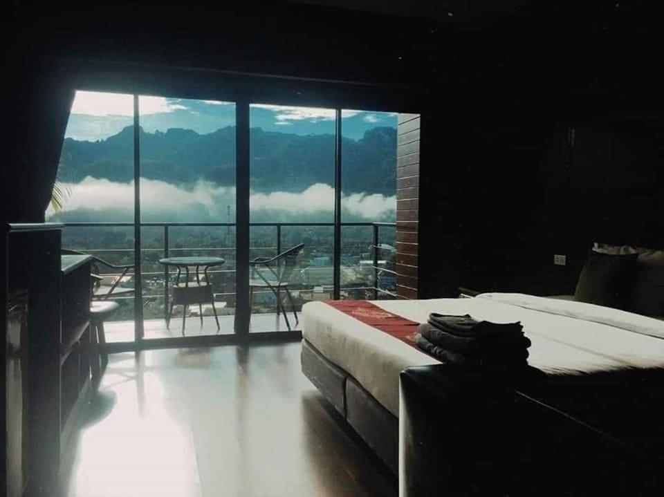 Blue Mountain Phangnga Resort מראה חיצוני תמונה