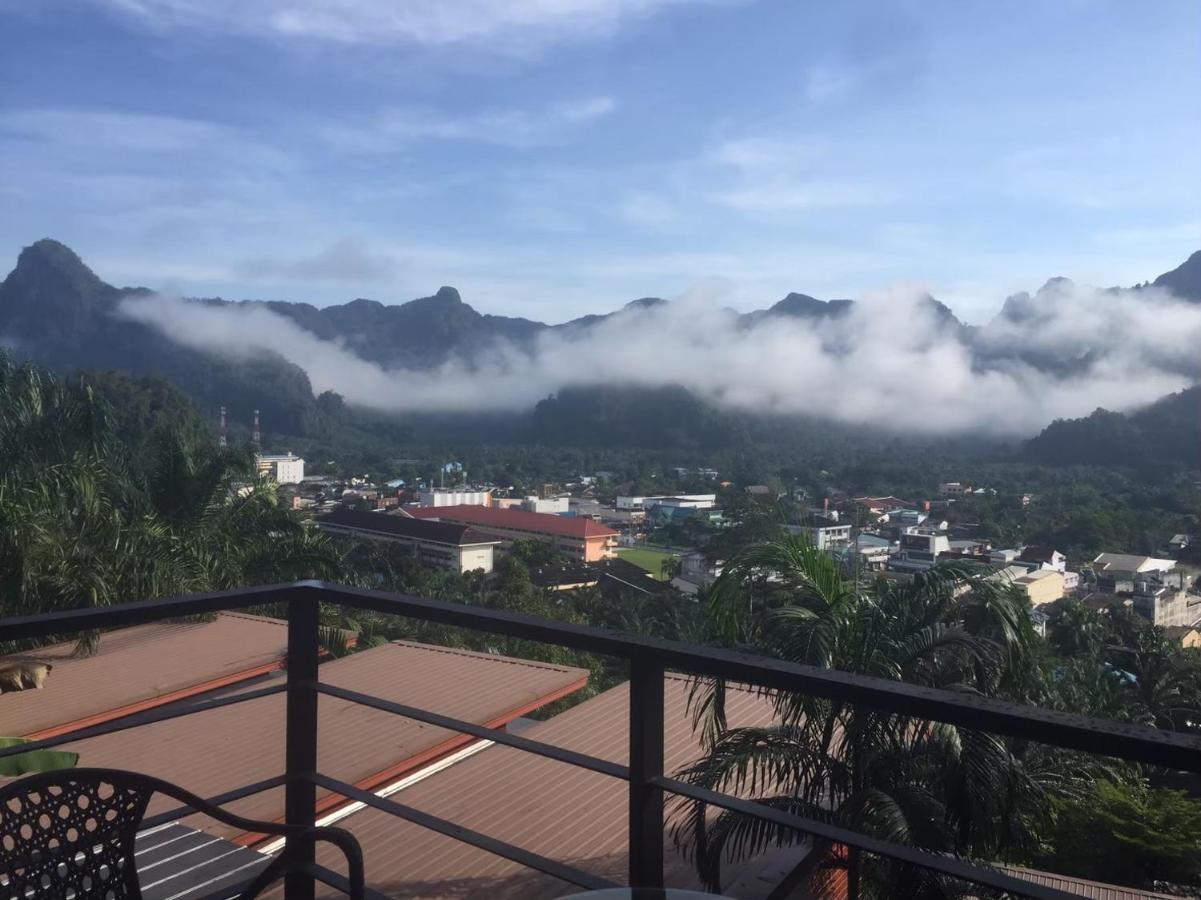 Blue Mountain Phangnga Resort מראה חיצוני תמונה